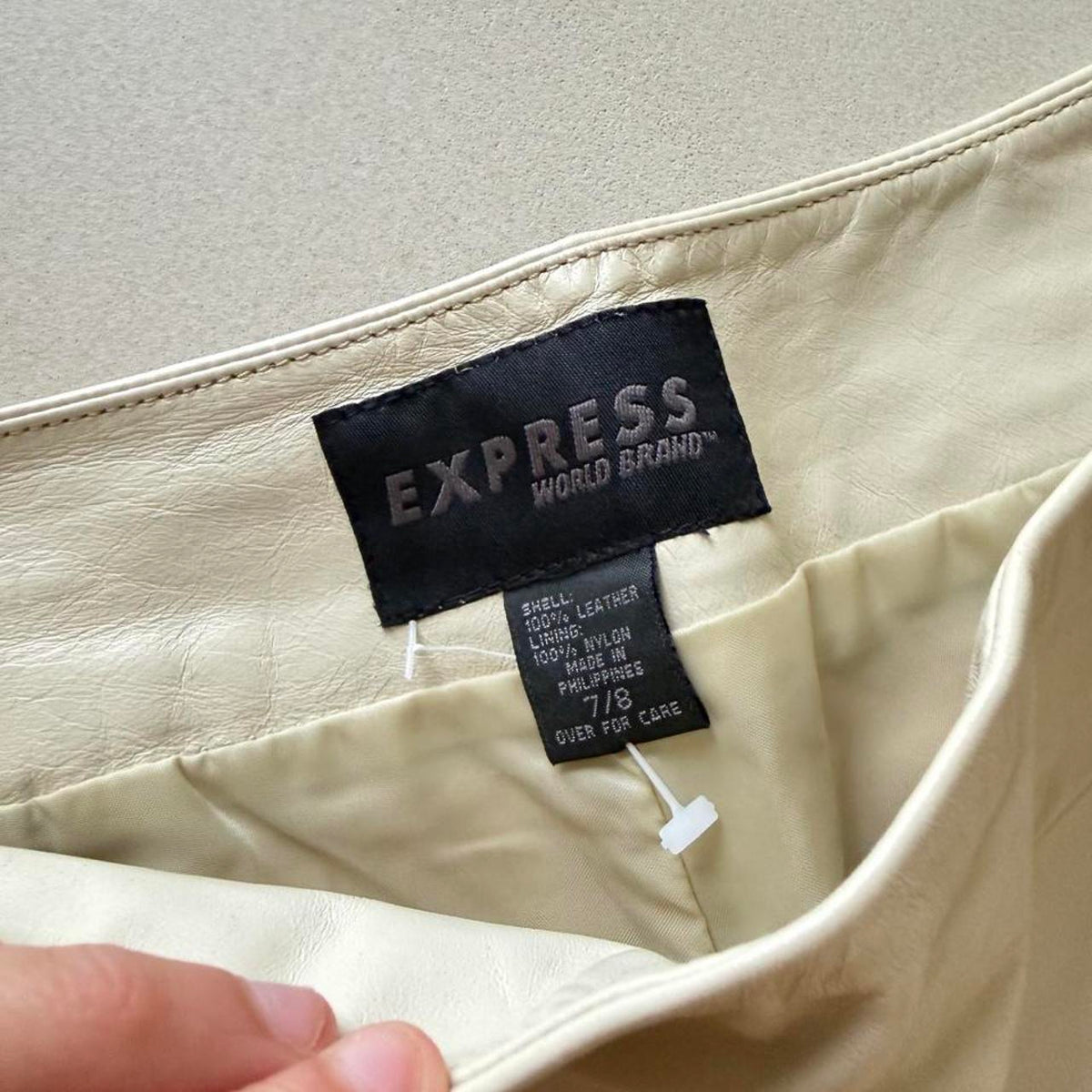 Vintage Y2K Express World Brand Cream White Leather Capri Pants, Mid Rise, Size 7/8 - photo 3
