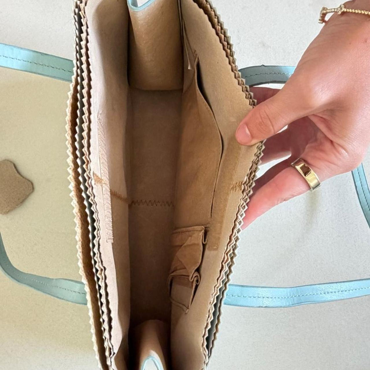 Vintage light turquoise genuine leather shoulder bag with suede lining - photo 4