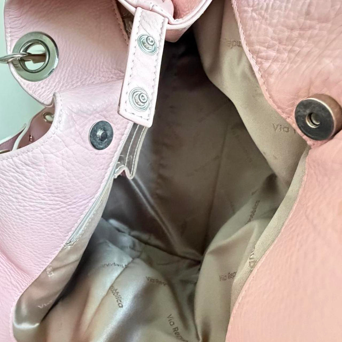 Y2K Via Repubblica pastel pink genuine leather hobo shoulder bag with silver hardware - photo 6