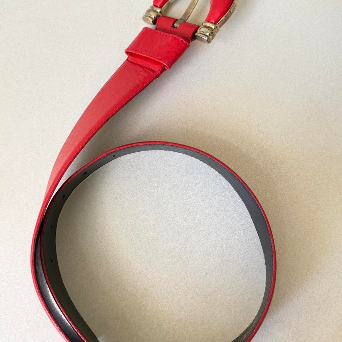Vintage 1988 Liz Claiborne red genuine leather belt with gold tone buckle - photo 3